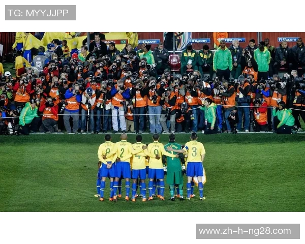 四大足球巨星同框合照展现传奇魅力 足球历史上的经典时刻重现眼前